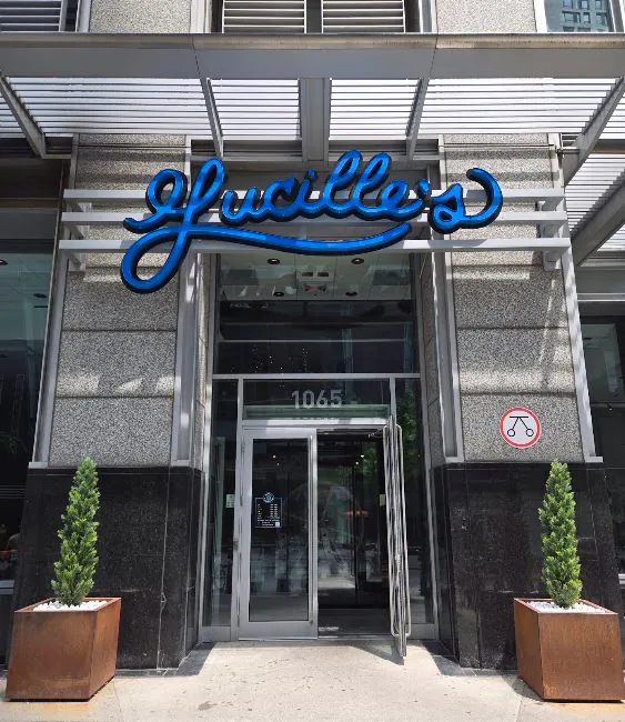 Lucille's Avenue des Canadiens