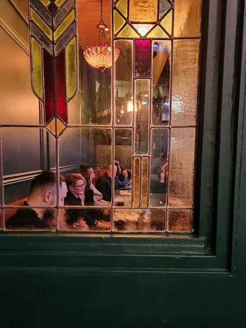 Maison Publique McLean's