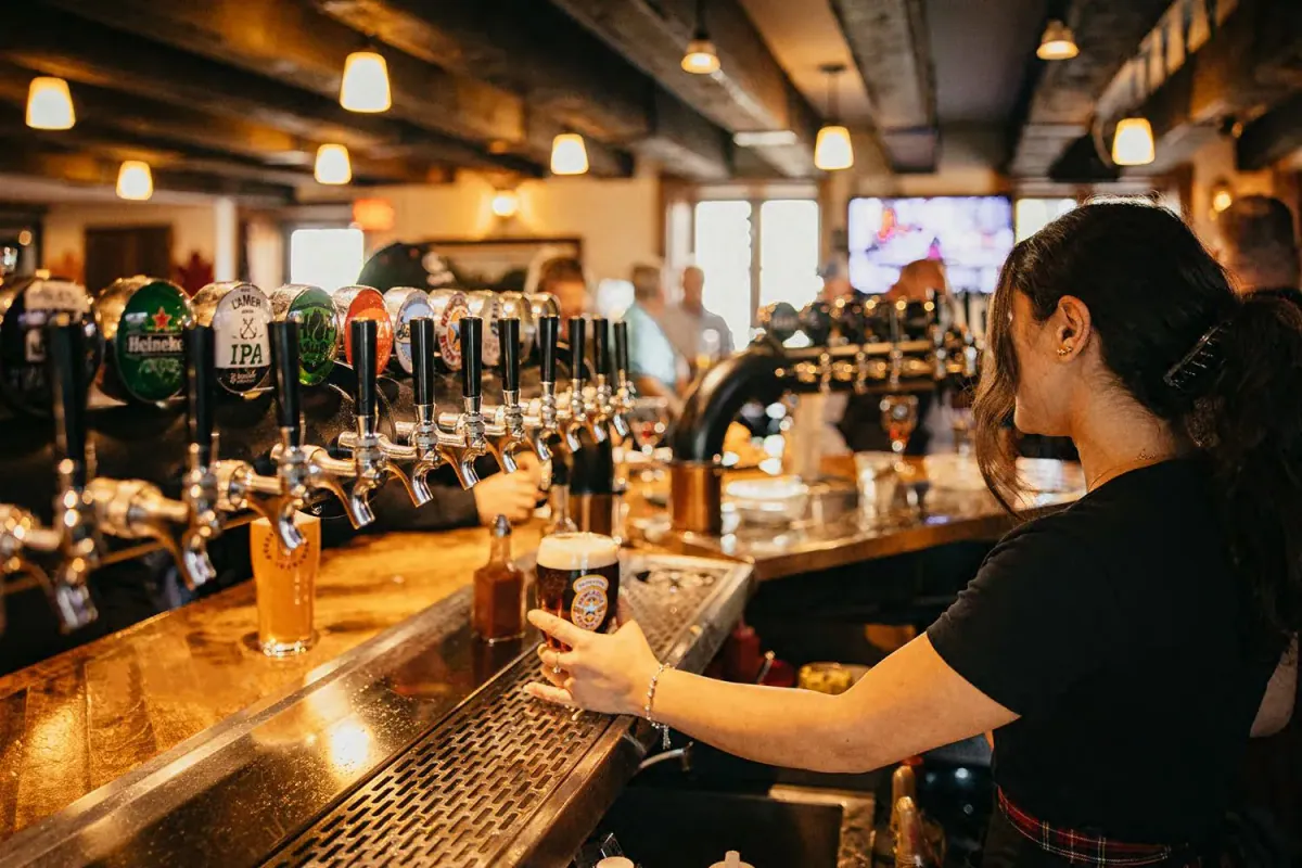 Bottomless Mimosas (Prince Arthur Location):Time: Saturdays and Sundays during brunch hours.Cost: $35 per person.Details: Unlimited mimosas during weekend brunch at Ye Olde Orchard