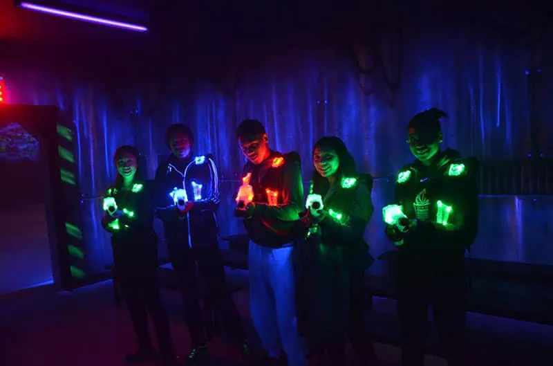 Zone 15 - Laser Tag, Mini-Putt, Réalité Virtuelle, Simulateurs de course