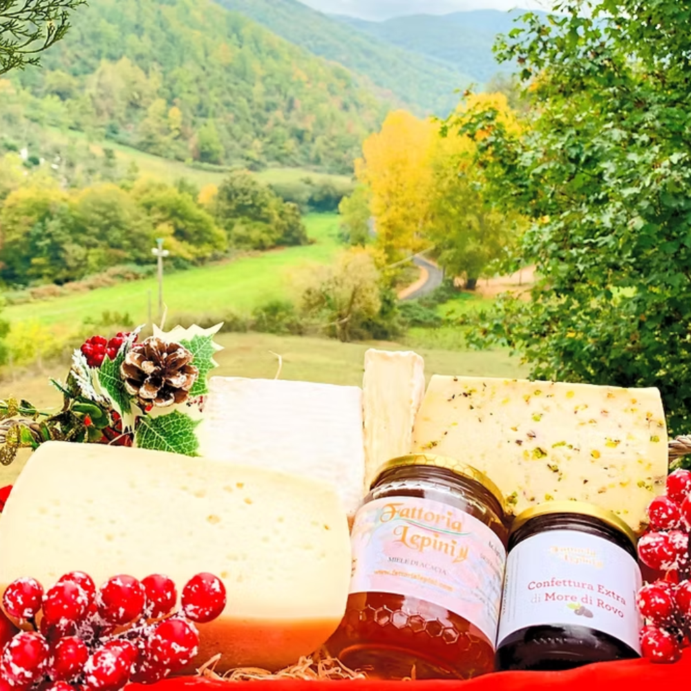 Cesto di Natale "Vegetariano" - 6 Pezzi (Caciotta di Capra Semi Stagionata, Stracchinato di Capra a Crosta Fiorita "Tipo Brie", Caciotta di Capra Semi Stagionata al Pistacchio Verde di Bronte, Miele Bio Millefiori, Confettura extra ai Frutti di Bosco, Crema 100% di Nocciole Gentile Romana)