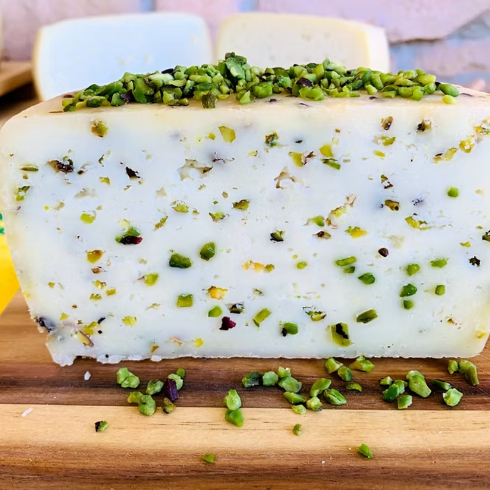 Cesto di Natale "Vegetariano" - 6 Pezzi (Caciotta di Capra Semi Stagionata, Stracchinato di Capra a Crosta Fiorita "Tipo Brie", Caciotta di Capra Semi Stagionata al Pistacchio Verde di Bronte, Miele Bio Millefiori, Confettura extra ai Frutti di Bosco, Crema 100% di Nocciole Gentile Romana)