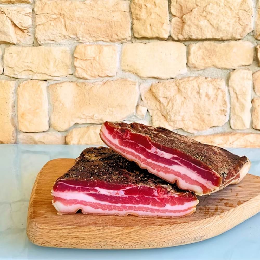 Cesto di Natale "Norcino" - 7 Pezzi (Salamella di Suino Nero, Guanciale Stagionato, Pancetta Tesa di Suino Stagionata, Salamini Stagionati al Tartufo Nero, Salamini Stagionati al Pepe, Salsiccette Stagionate al Finocchio, Coppiette Stagionate di Prosciutto)