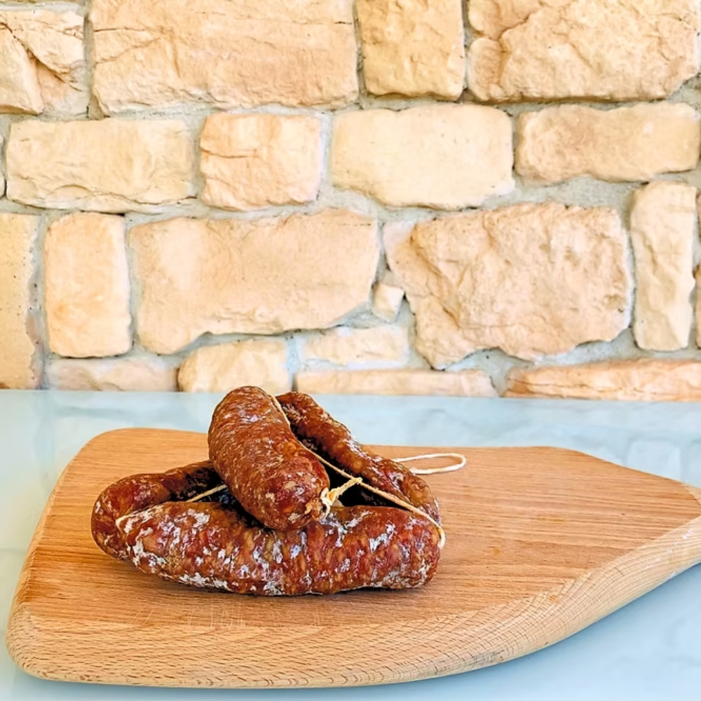 Cesto di Natale "Norcino" - 7 Pezzi (Salamella di Suino Nero, Guanciale Stagionato, Pancetta Tesa di Suino Stagionata, Salamini Stagionati al Tartufo Nero, Salamini Stagionati al Pepe, Salsiccette Stagionate al Finocchio, Coppiette Stagionate di Prosciutto)