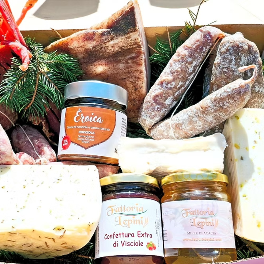 Cesto di Natale "Gourmet" - 10 Pezzi (Caciotta di Capra Semi Stagionata al Pistacchio Verde di Bronte, Caciotta di Capra Semi Stagionata al Rosmarino, Caciotta di Capra semi Stagionata Affinata in Grotta, Stracchinato di Capra a Crosta Fiorita "Tipo Brie", Salamini Stagionati di Suino Nero, Guanciale Stagionato di Suino Nero, Salamini Stagionati al Tartufo Nero, Miele Bio di Acacia, Confettura Extra alle Amarene, Crema 100% di Nocciole Gentile Romana e Cacao Naturale)