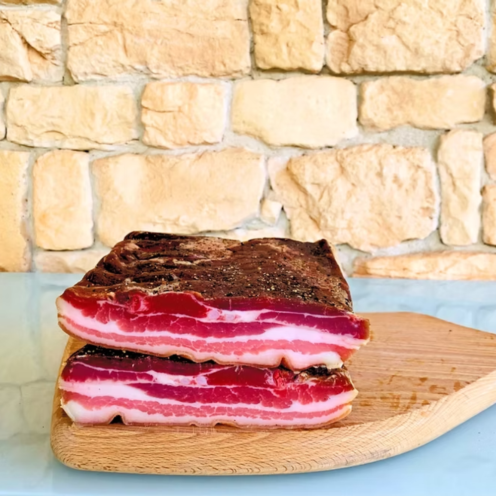 Cesto di Natale "Gourmet" - 10 Pezzi (Caciotta di Capra Semi Stagionata al Pistacchio Verde di Bronte, Caciotta di Capra Semi Stagionata al Rosmarino, Caciotta di Capra semi Stagionata Affinata in Grotta, Stracchinato di Capra a Crosta Fiorita "Tipo Brie", Salamini Stagionati di Suino Nero, Guanciale Stagionato di Suino Nero, Salamini Stagionati al Tartufo Nero, Miele Bio di Acacia, Confettura Extra alle Amarene, Crema 100% di Nocciole Gentile Romana e Cacao Naturale)