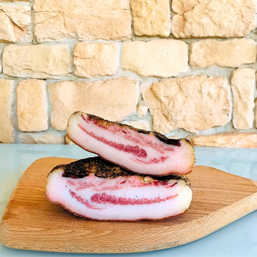 Cesto di Natale "Norcino" - 7 Pezzi (Salamella di Suino Nero, Guanciale Stagionato, Pancetta Tesa di Suino Stagionata, Salamini Stagionati al Tartufo Nero, Salamini Stagionati al Pepe, Salsiccette Stagionate al Finocchio, Coppiette Stagionate di Prosciutto)