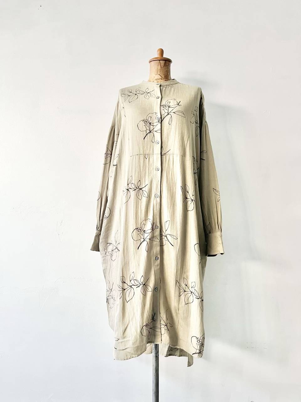 【美品】RNA　線描きプリントシャツワンピ　Mサイズ