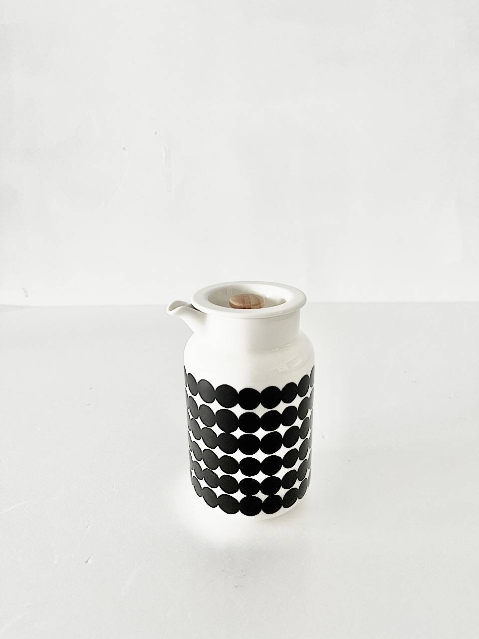 【未使用】marimekko　Siirtolapuutarha 黒色ジャグ　500mL