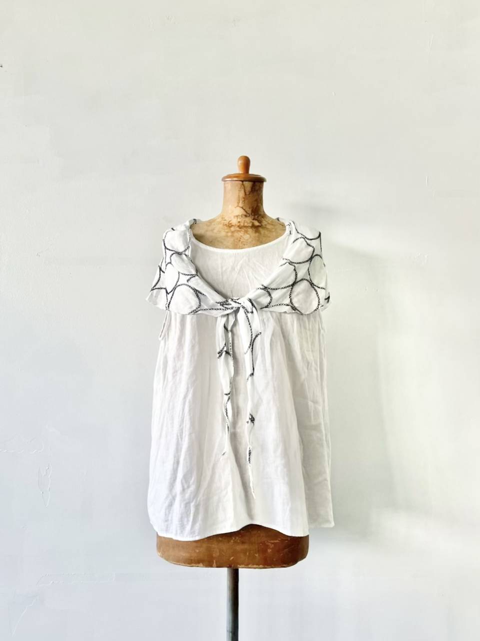 tumugu　 　リネンドット刺繍　ストールブラウス　白　サイズF