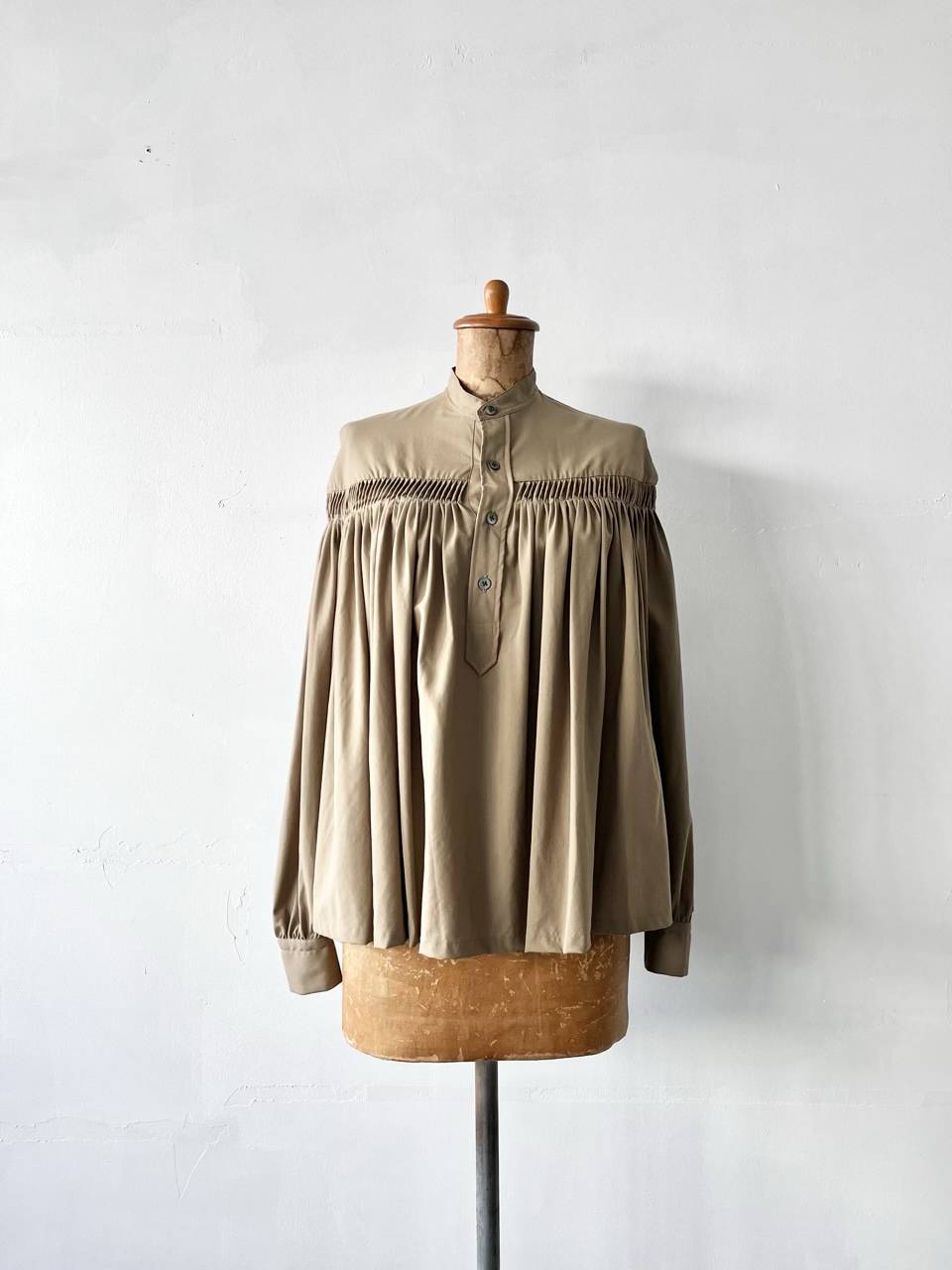 【美品】scye　ウォッシャブルウールトロピカルブラウス　サイズ38　Camel 