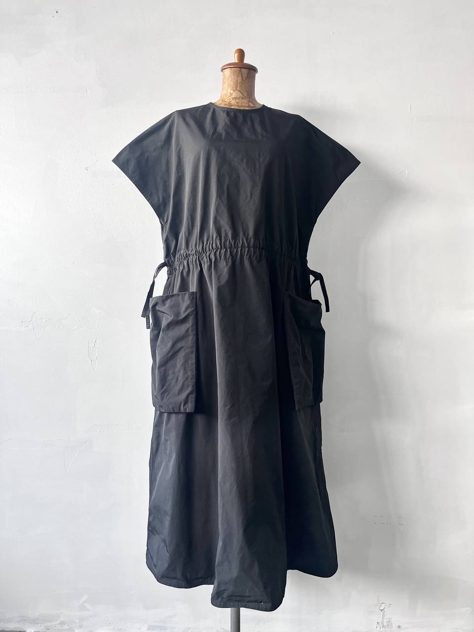 【未使用】R&D.M.Co- OLDMAN'S TAILOR　ガーメントダイポケットドレス　黒　Mサイズ