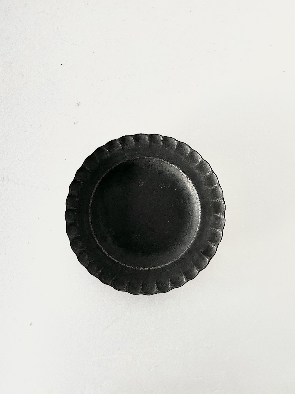 【美品】村上直子　菊花皿　ブラック