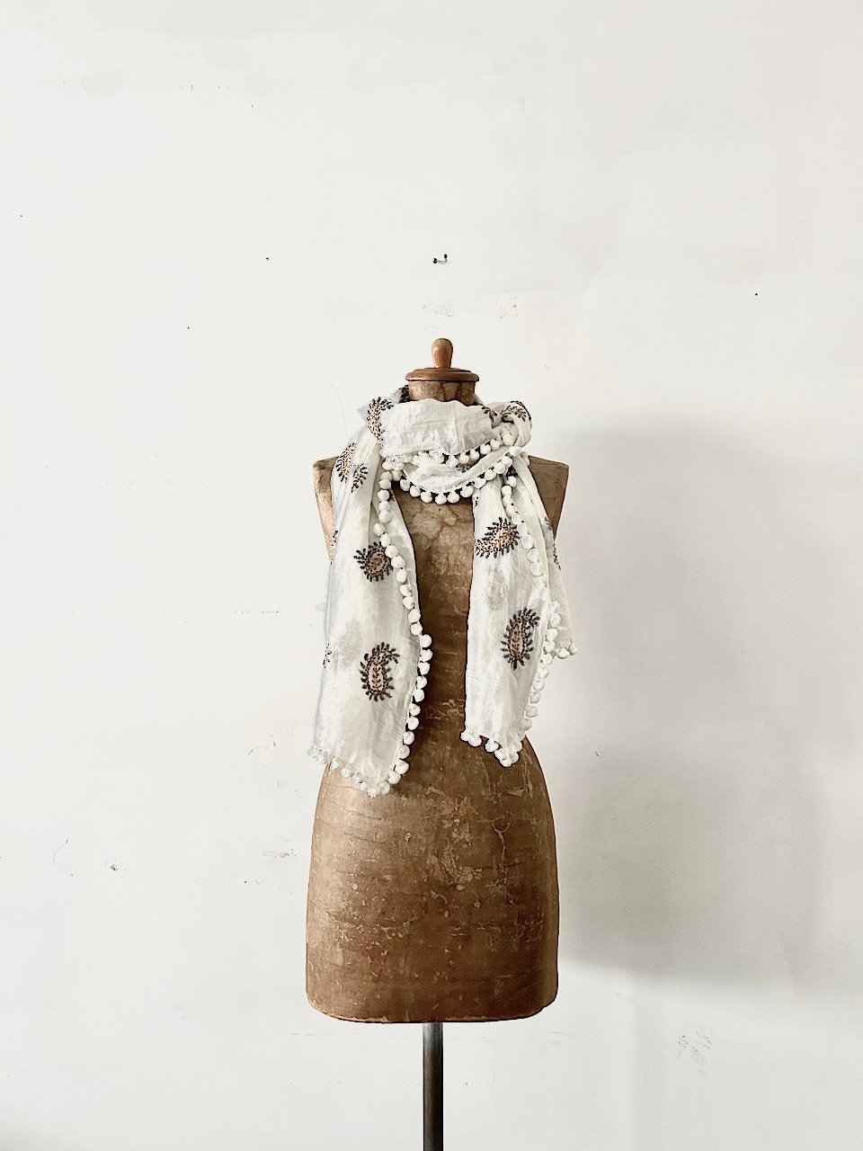 matta　ペイズリー　刺繍　タッセル　ストール