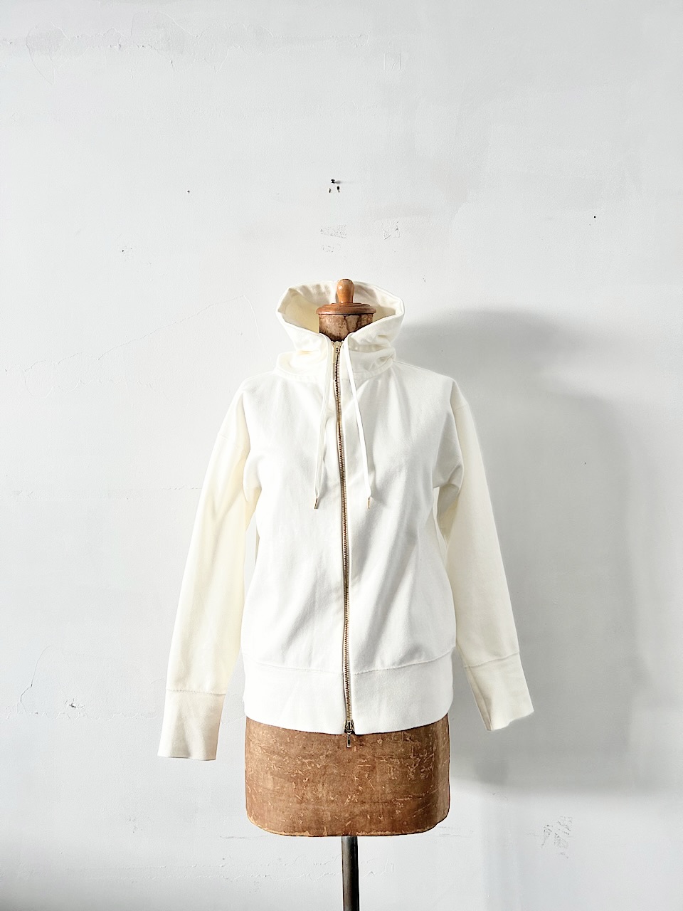 【美品】OUR HOME　きれいめパーカー　オフホワイト