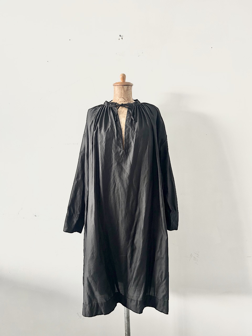【美品】genre 　コットン　ギャザーワンピース　サイズF　黒