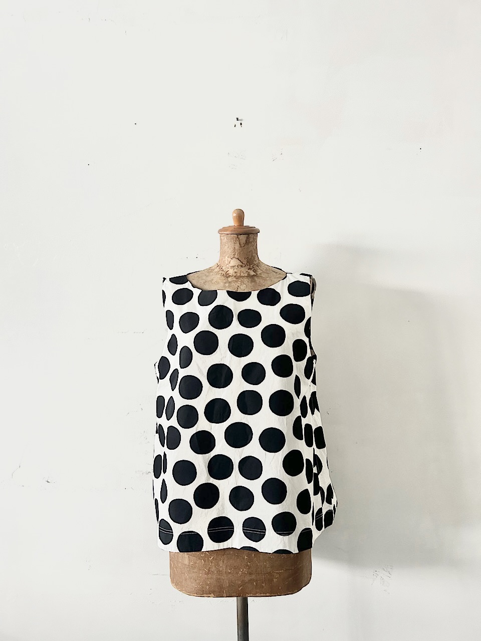 【美品】marimekko・ユニクロ　ドット柄ノースリーブブラウス　サイズXL
