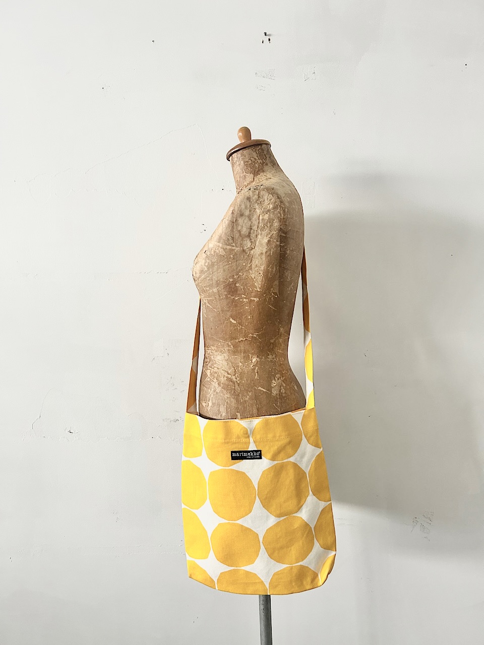 【北欧】marimekko　ドット柄　ショルダーバッグ　黄白