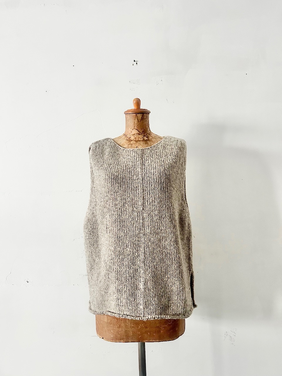 【美品】kagure　ペルーニットベスト　グレー 