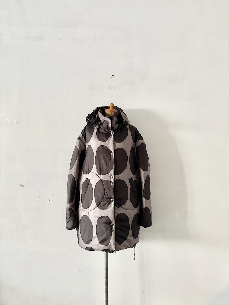 【北欧】marimekko　Kaikuvi Kivet　ダウンコート　サイズM  