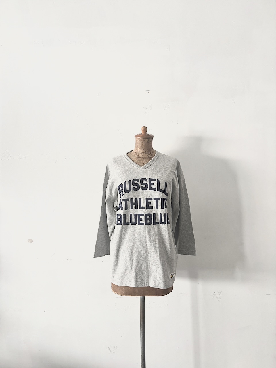 【美品】RUSSELL ATHLETIC・BLUEBLUE　Vネックフットボール　Tシャツ　サイズM　アメリカ製