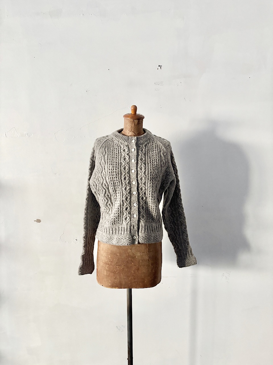 cardo fabrica　ケーブルニットカーディガン　グレー　