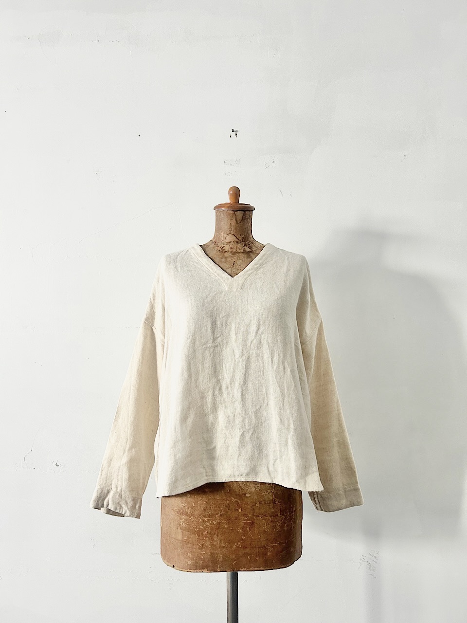 RAI ATELIER　Vネックスキッパー　ブラウス　リネンウール　
