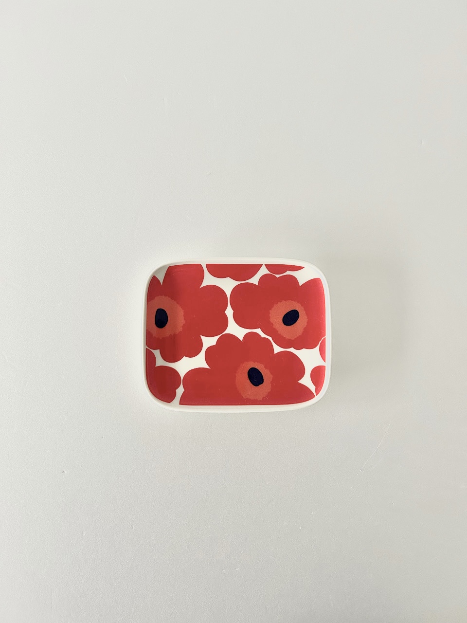 【北欧】marimekko　UNIKKO　白赤　スクエアプレート