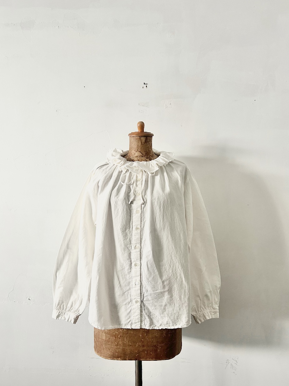【美品】nest Robe コットンリネンダンガリーフリルシャツ　白