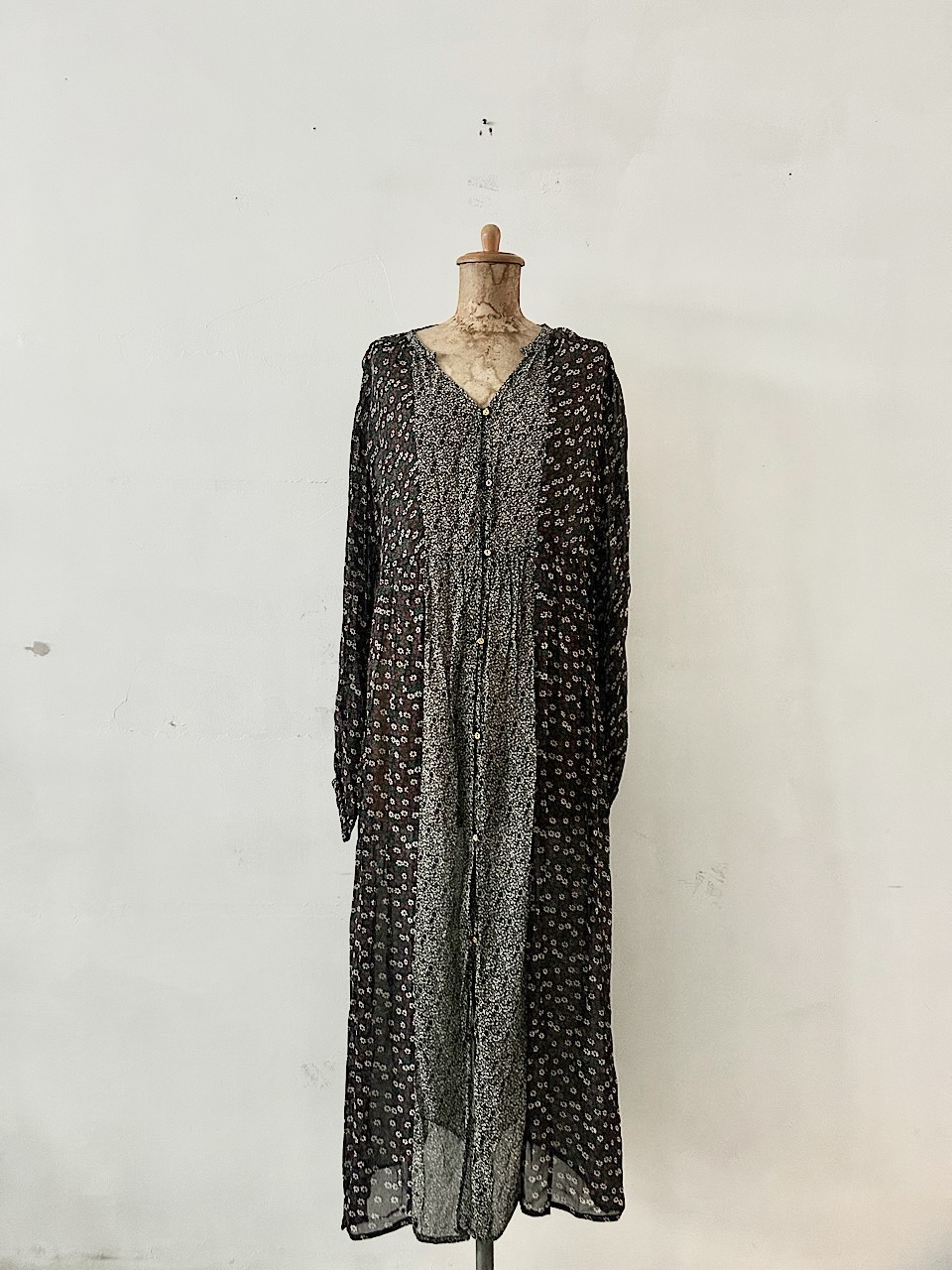 【美品】ne Quittez pas　レーヨン　小花柄ワンピース　