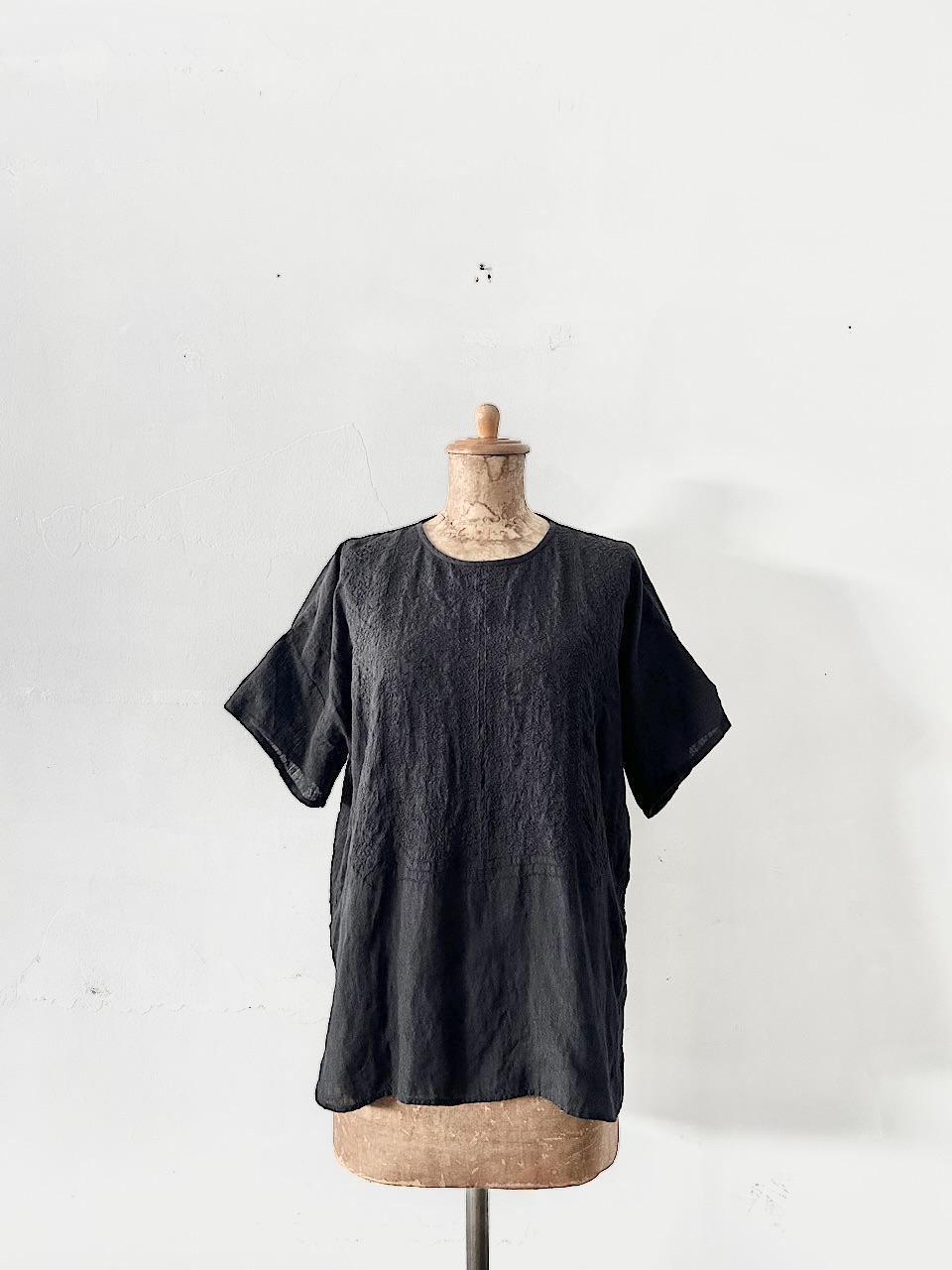 【美品】maison de soil　リネン刺繍　バックオープン　ブラウス　黒