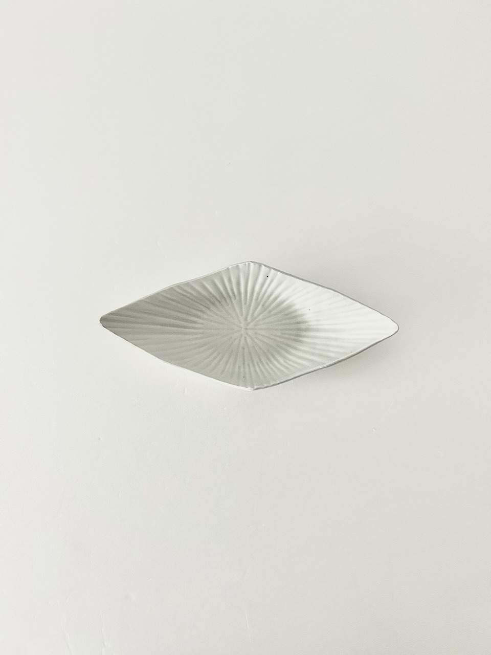 【美品】平岡仁　菱形皿　白磁　①