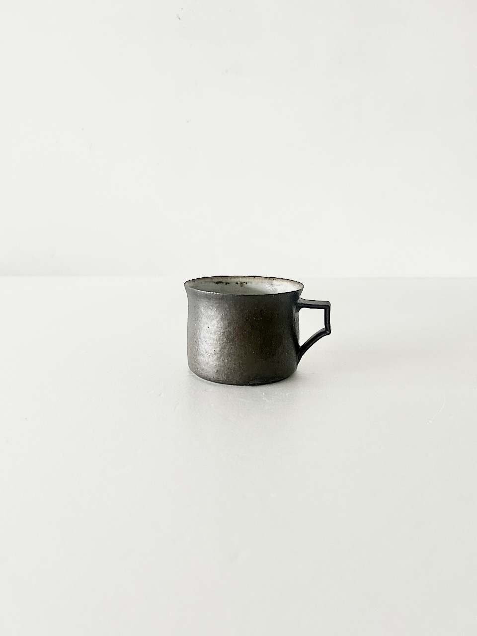 【美品】清岡幸道　錆釉角手マグカップ