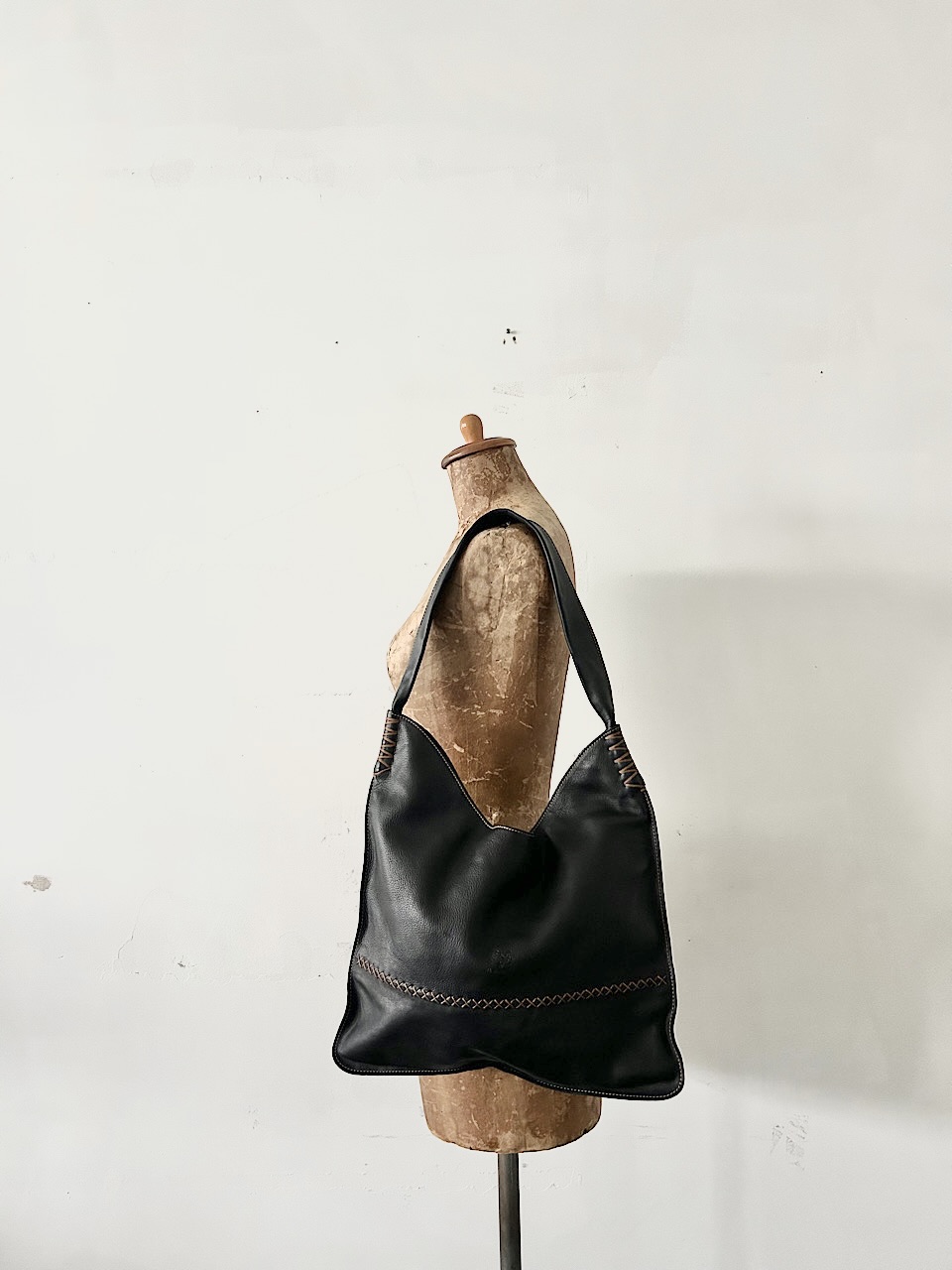 【美品】IL BISONTE　ワンショルダーレザーバッグ　ブラック