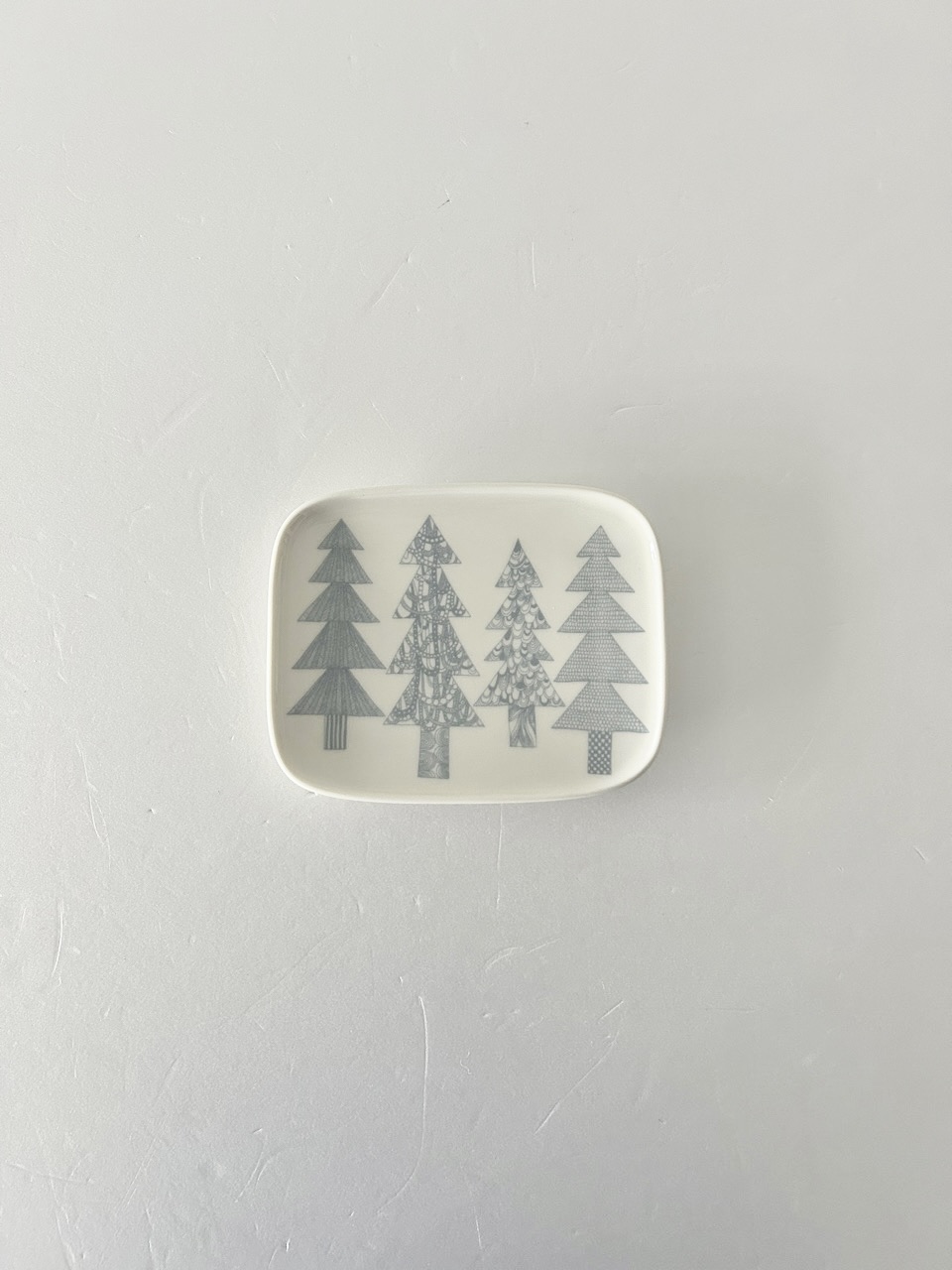 【美品】marimekko　Oiva   Kuusikossa  スクエアプレート　モミの木