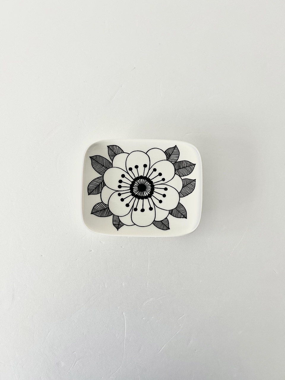 【美品】marimekko　Oiva   Kestit   スクエアプレート　白黒