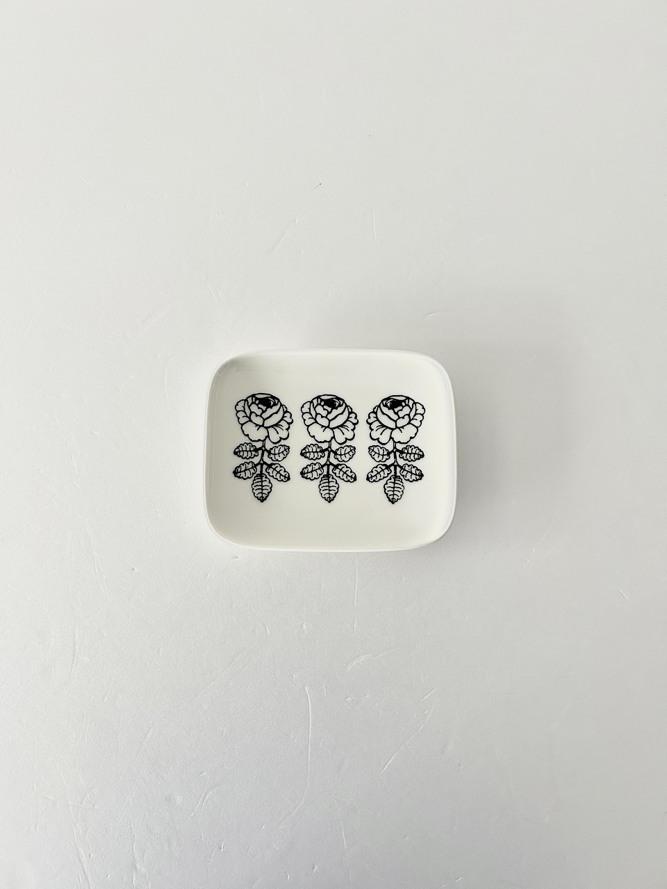 【美品】marimekko　Oiva　Vihkiruusu　スクエアプレート