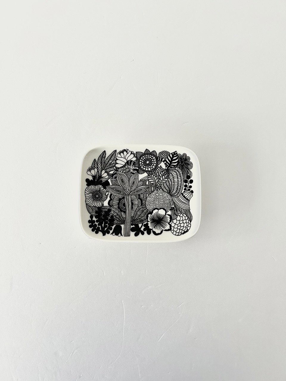 【美品】marimekko　Oiva Siirtolapuutarha　スクエアプレート　白黒