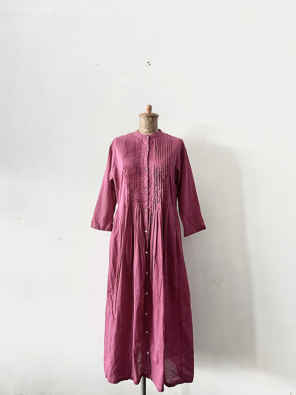 【美品】NIMES   ローンピンタックワンピース　ローズ