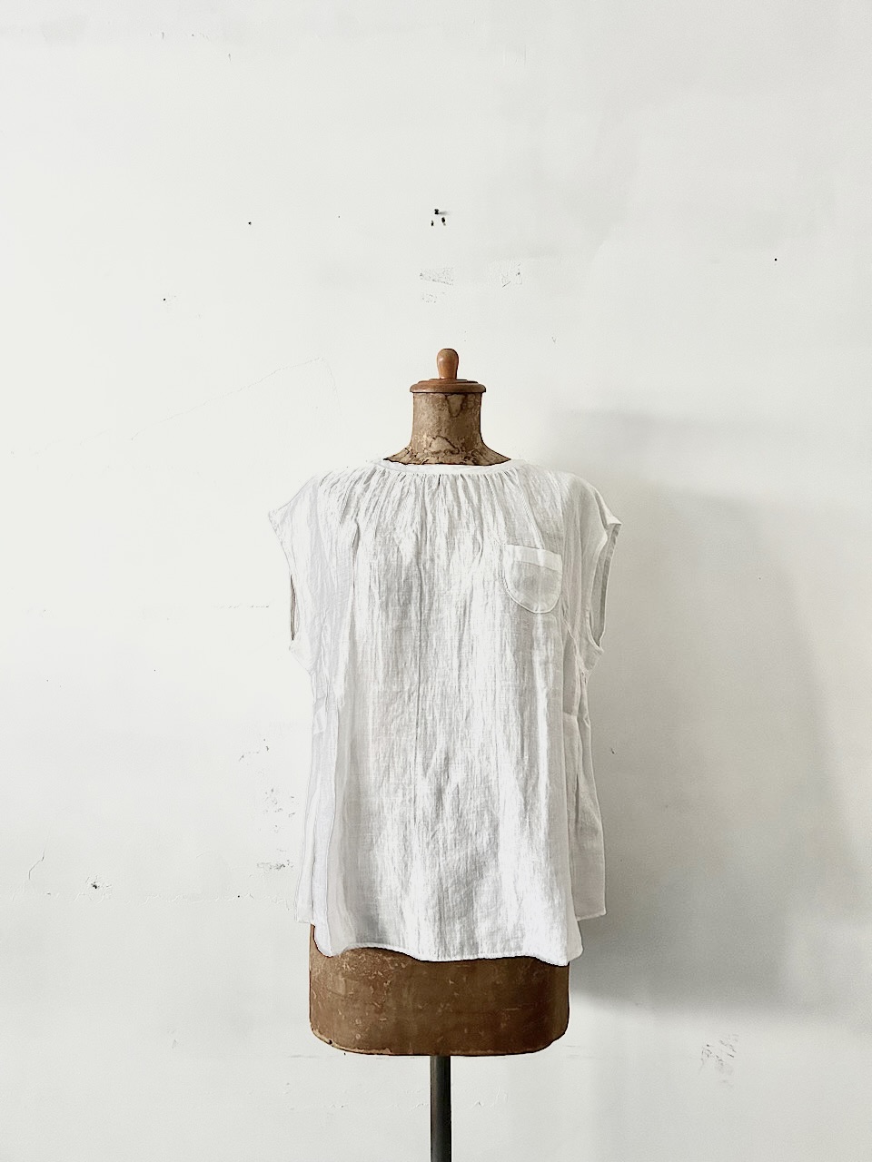 【美品】LISETTE　ノースリーブ　リネンブラウス　白