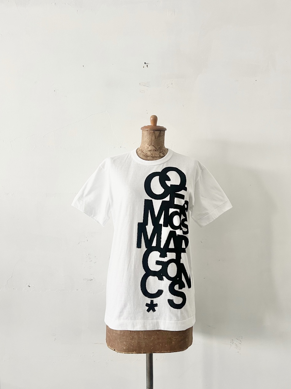 【美品】COMME des GARCONS 　 2024年AW　ロゴ プリント 半袖 Tシャツ