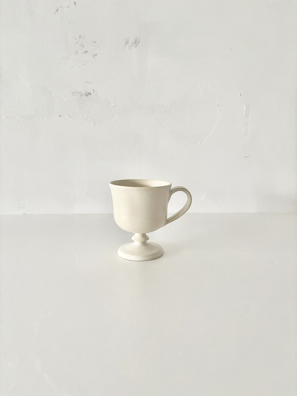 yoshida pottery 玉脚コーヒーカップ　アンティークホワイト