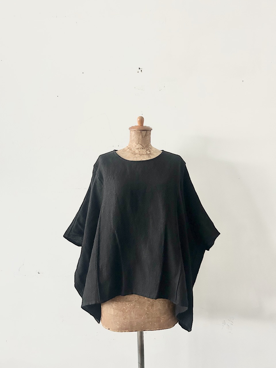 【美品】Honnete 　ウールリネン　ワイドブラウス　黒