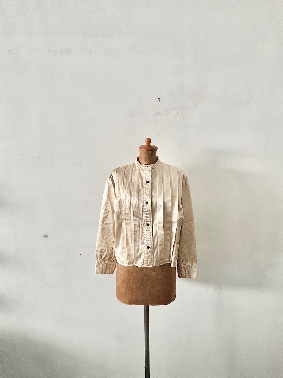 【美品】OUTIL 　ノーカラージャケット　ブラウス　シャンパンゴールド　サイズ0
