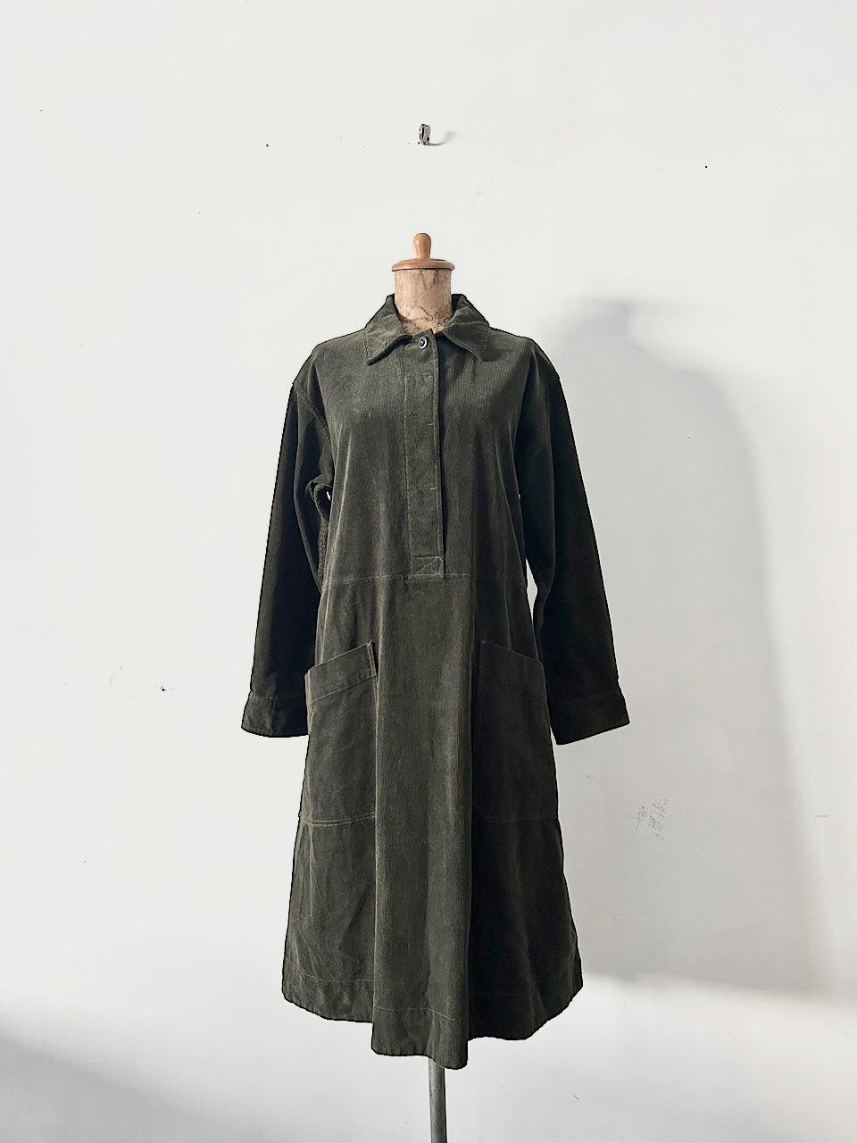 MHL　DRY COTTON NEEDLECORD　コーデュロイワンピース　サイズ1 　Khaki