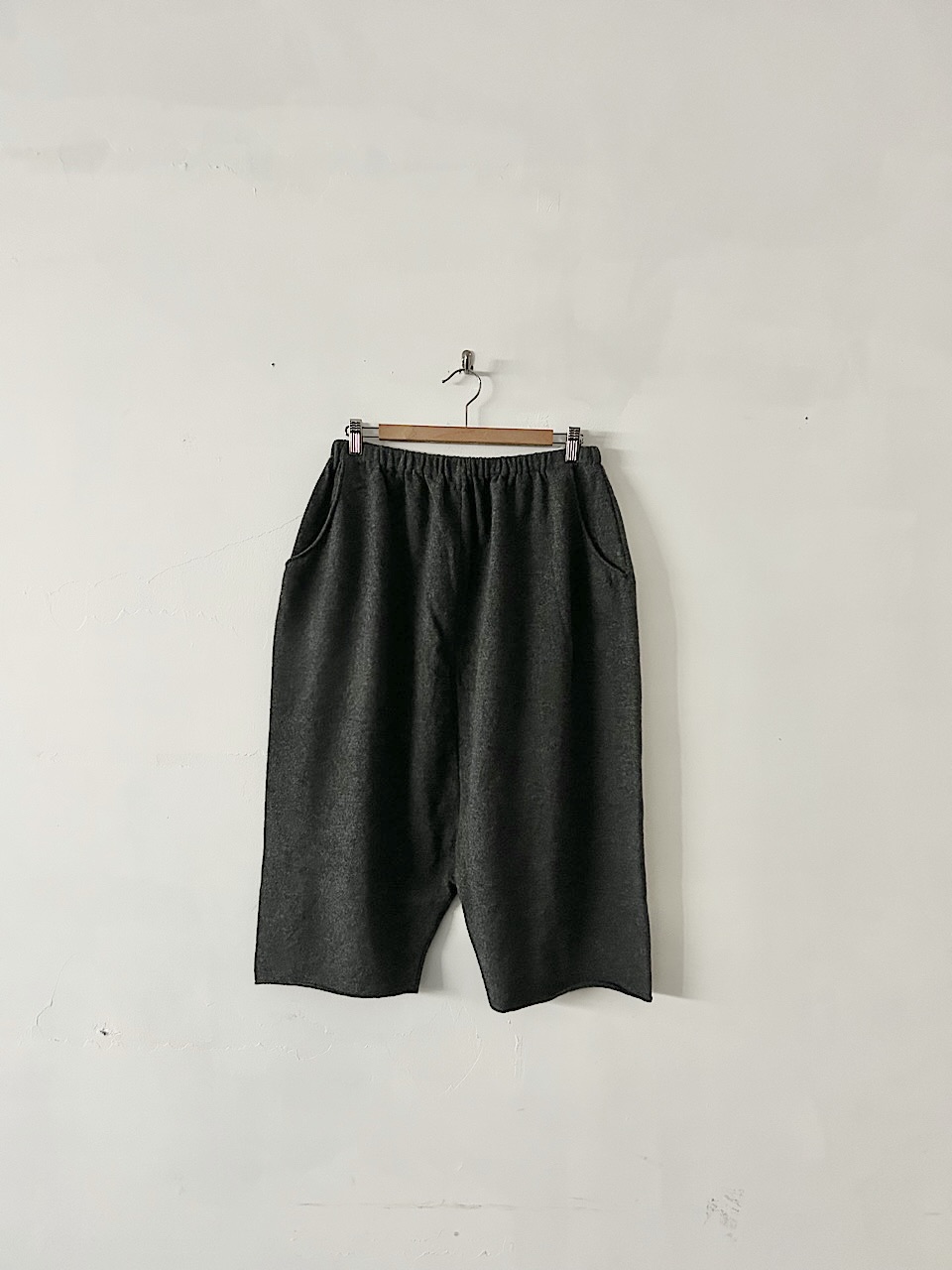 【美品】evameva　ウール　サルエルパンツ　グレー　