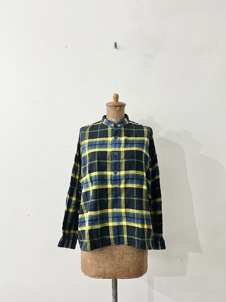 【美品】DanaFaneuil　チェックノーカラープルオーバーシャツ　サイズ2  