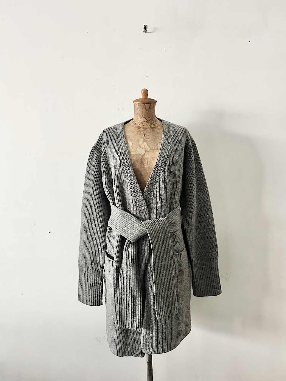 【美品】THE KEIJI　ベルト付きリブ編みウールカーディガン　グレー　