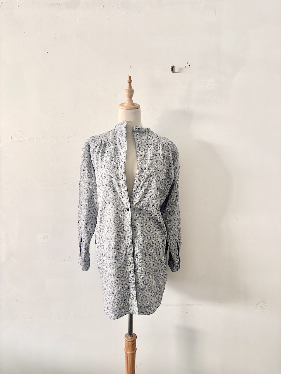 【美品】OUTIL ウティ CHEMISIER CORSIER 総柄シャツ インディゴ・白 0