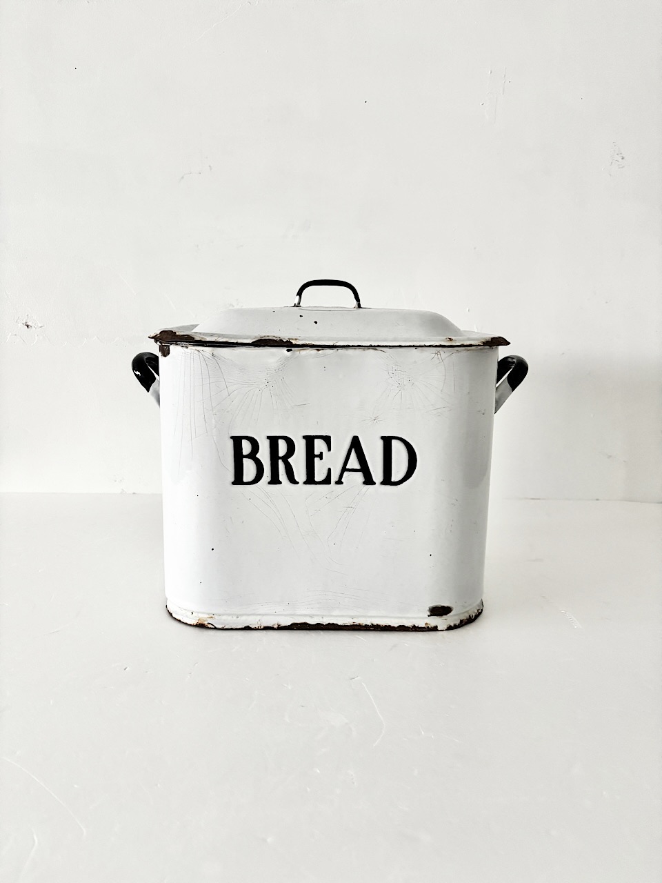 【英国アンティーク】ホーロー ブレッド缶 イギリス製 BREAD 琺瑯